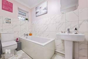 Ensuite Bathroom- click for photo gallery